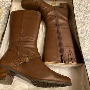 Women’s Easy Spirit leather boots